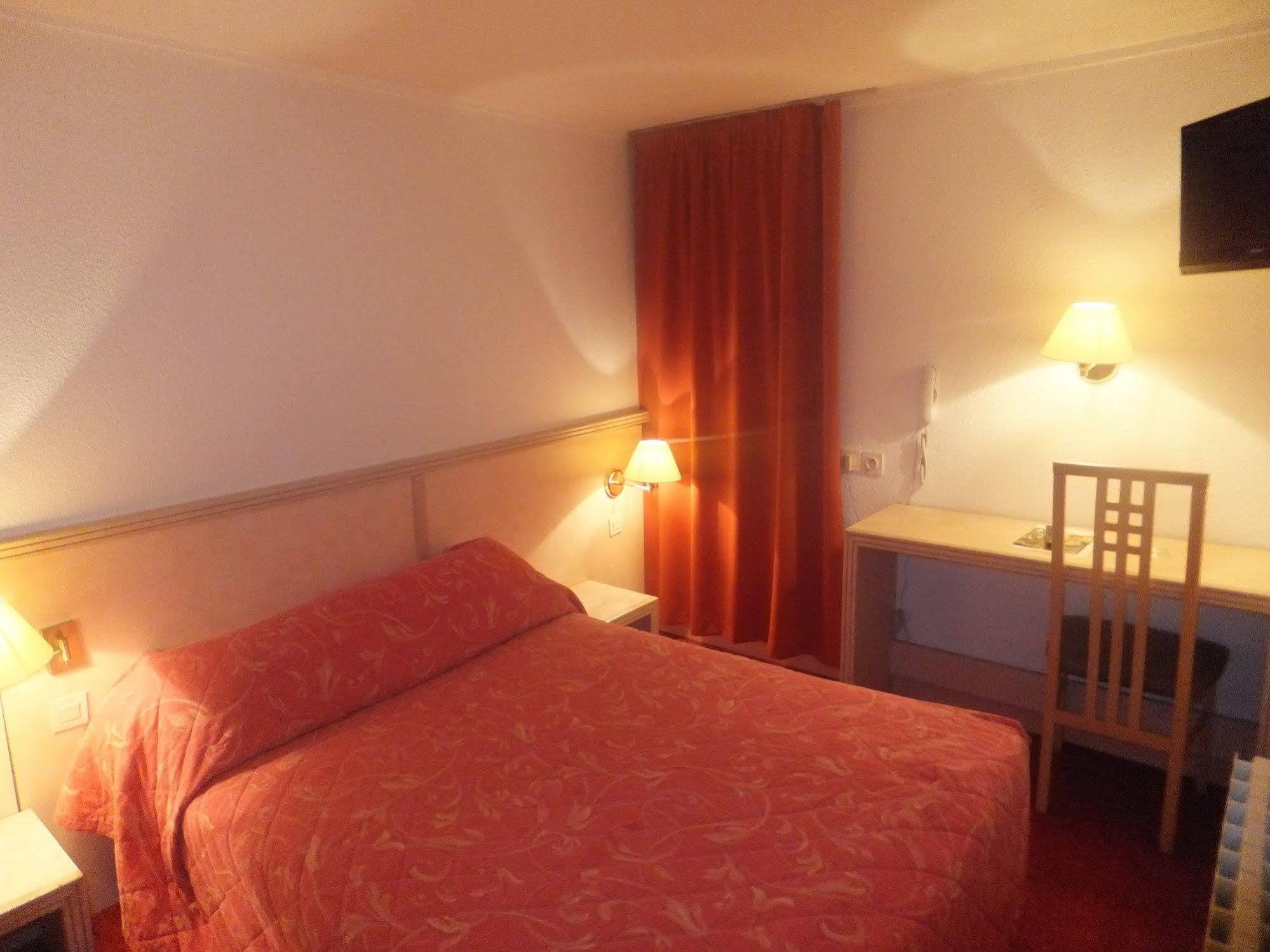 Hotel Le Village Gif-sur-Yvette Εξωτερικό φωτογραφία